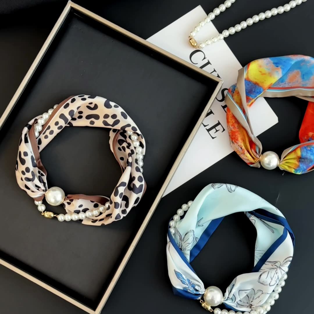 Silk Neck Scarf - 磁気クラスプ付きパール装飾プリントシルクスカーフ 女性用 春夏 軽量ネッカチーフ 日常使い