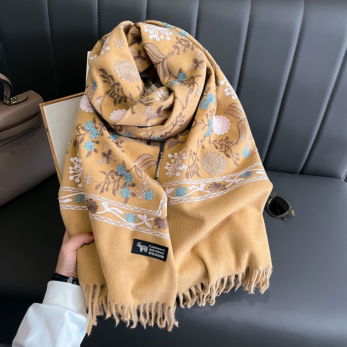 新しい冬暖かいカシミヤスカーフ女性のための刺繍パシュミナ毛布 - Woven Scarf Blanket のレビューと価格